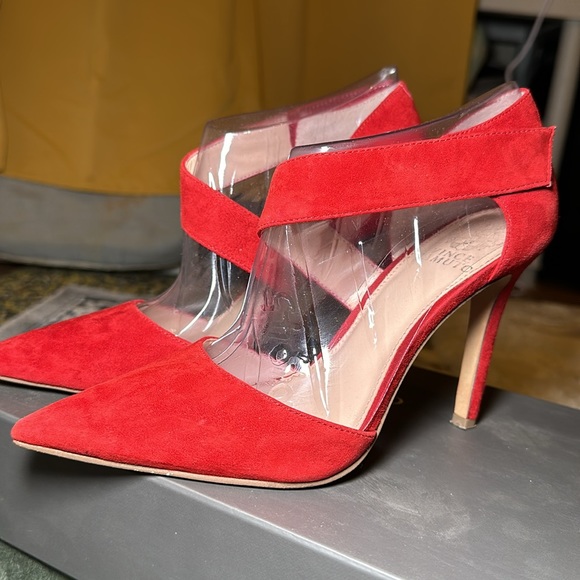Ruby, red suede pump 6.5 Vince Camuto - Picture 5 of 5